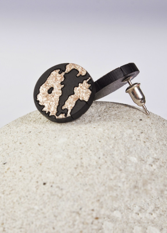 Гвоздики в виде круга с золотыми вставками Изображение Гвоздики в виде круга с золотыми вставками