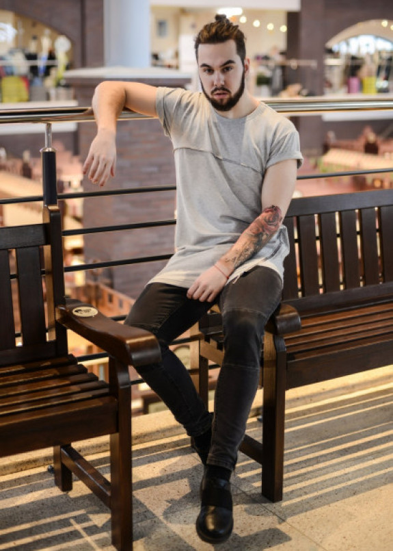 Футболка светло-серая мужская Изображение Футболка светло-серая мужская