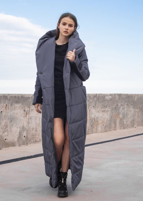 Женский фиолетовый пуховик с капюшоном в пол Изображение Женский фиолетовый пуховик с капюшоном в пол