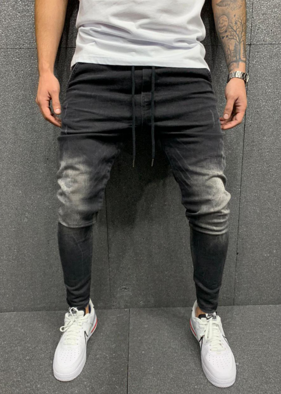 Джинсы с потертыми коленками Изображение Джинсы с потертыми коленками