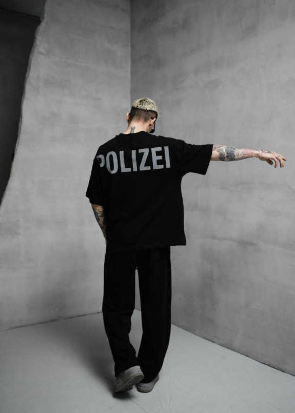 Футболка оверсайз базова з текстом на спині і грудях чорна MFStore Изображение Футболка оверсайз базова з текстом на спині і грудях чорна MFStore