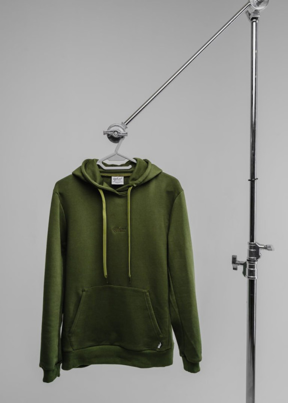 Зеленое мужское худи с классическим лого Изображение Зеленое мужское худи с классическим лого