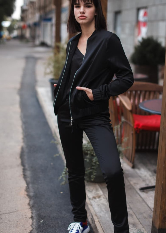 Костюм брючный атласный Изображение Костюм брючный атласный