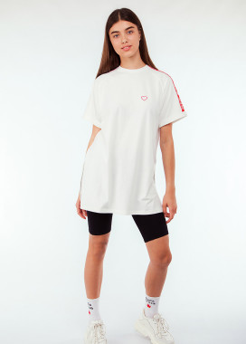 Удлиненная футболка с текстом Изображение Удлиненная футболка с текстом