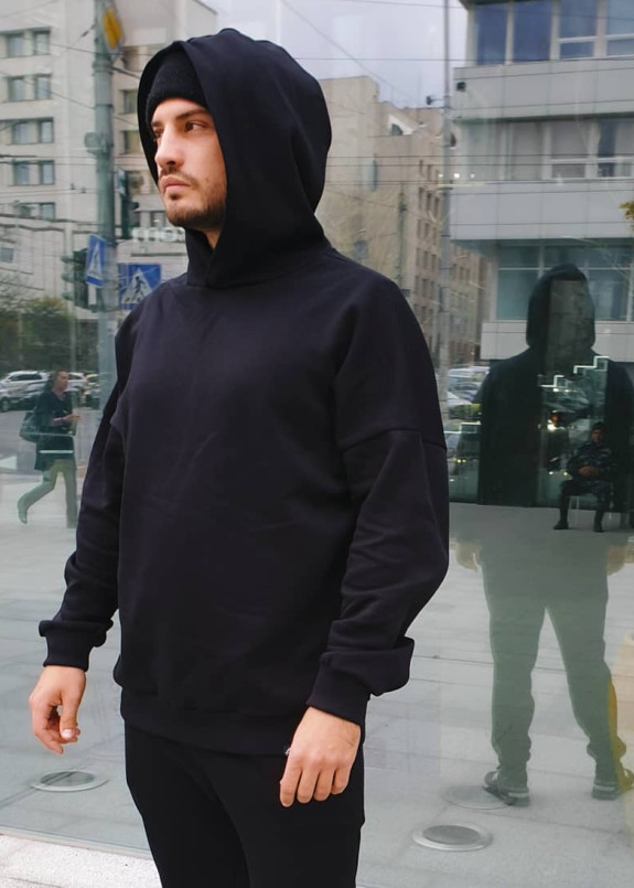 Чёрная толстовка с капюшоном Изображение Чёрная толстовка с капюшоном