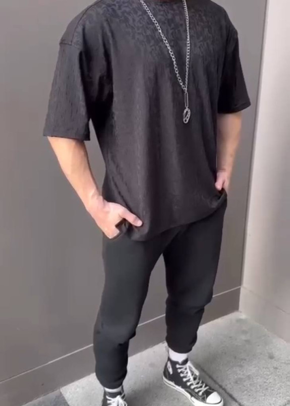 Футболка вільного крою зі швом на спині чорна MFStore Изображение Футболка вільного крою зі швом на спині чорна MFStore