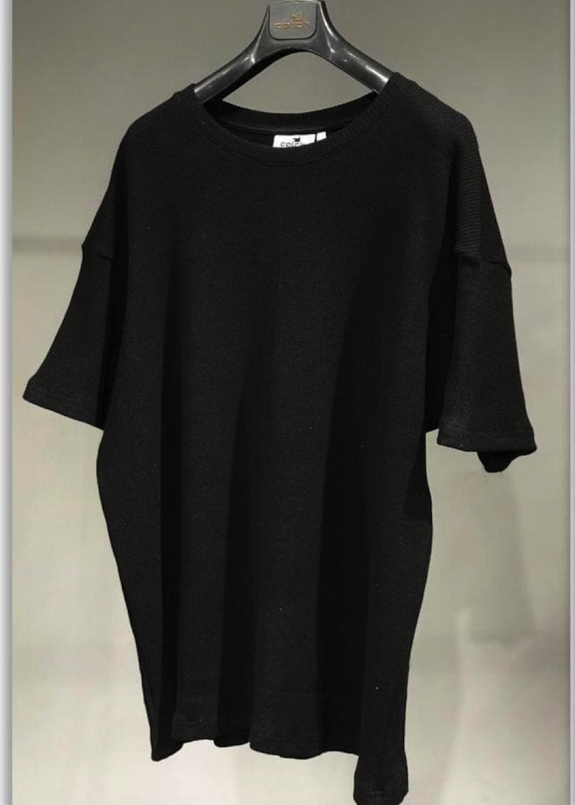 Футболка черная с маленьким лого на спине сверху MFStore Изображение Футболка черная с маленьким лого на спине сверху MFStore