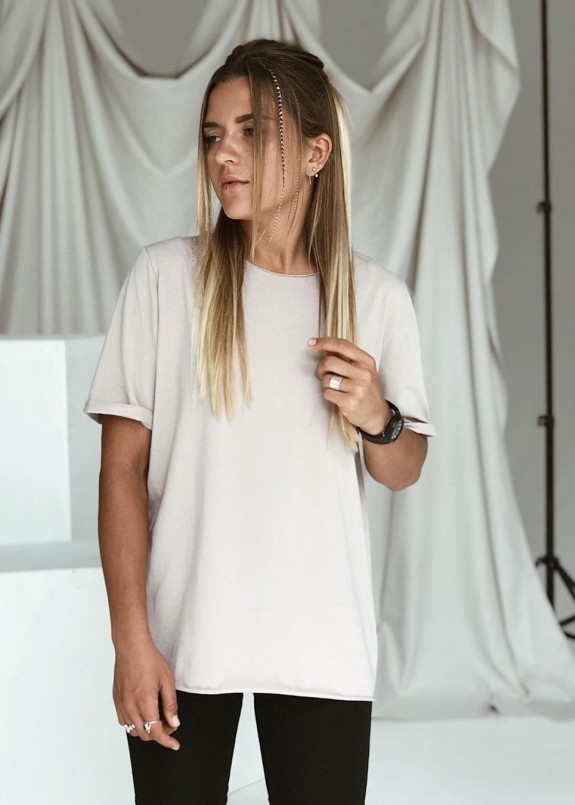 Базовая женская футболка бежевая Изображение Базовая женская футболка бежевая