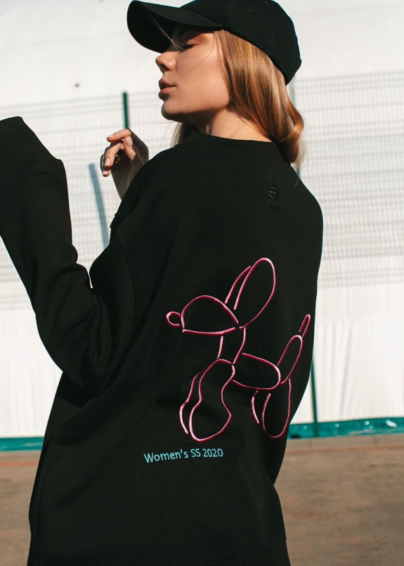 Свитшот женский с вышивкой на спинке Изображение Свитшот женский с вышивкой на спинке